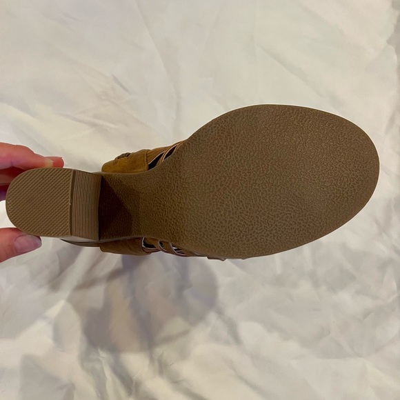 New Direction Heels - Picture 3 of 5